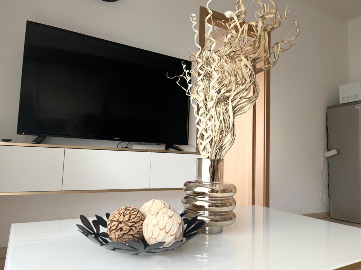 Corvin Promenade Crystal Apartment Budapest Exterior photo